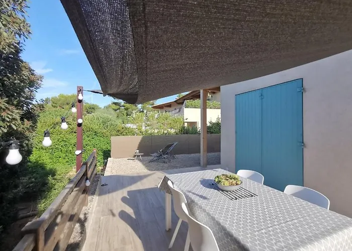 Maisonnette Avec 2 Chambres Climatisee En Face De La Plage De Gigaro
