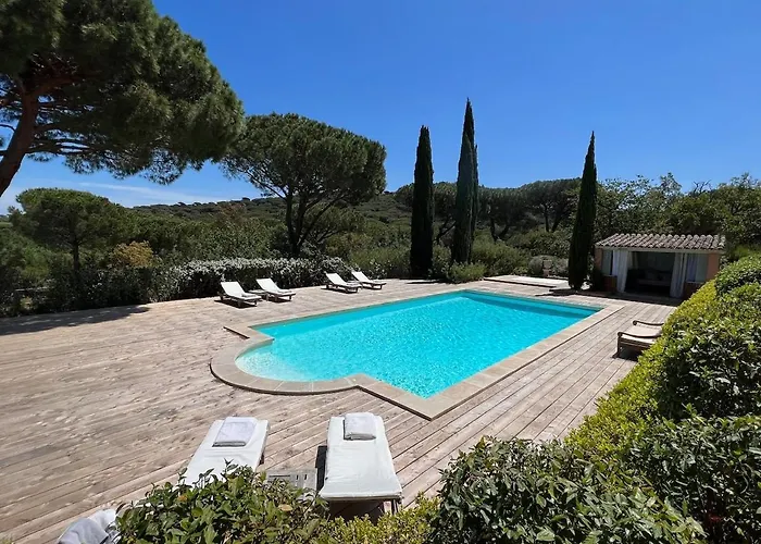 Beautiful 5 Bedroom Family House With Pool