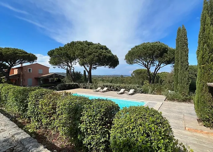 Beautiful 5 Bedroom Family House With Pool